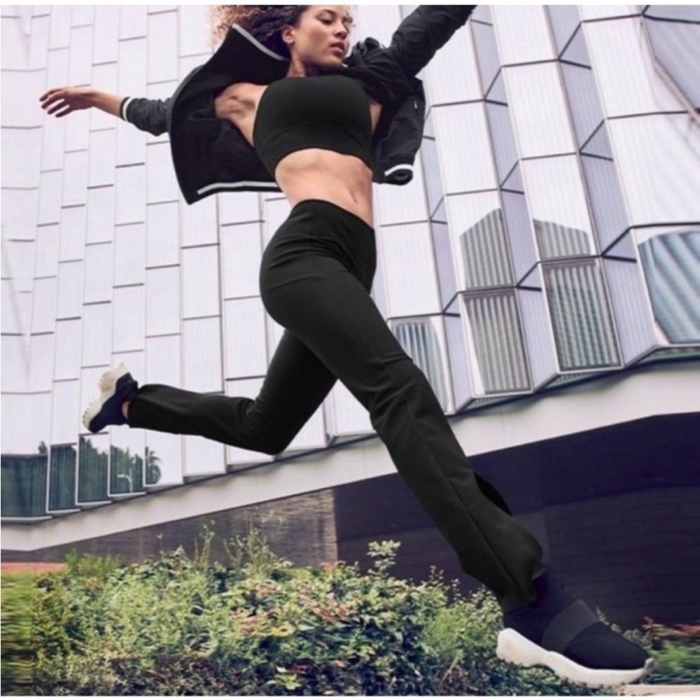 Athleta Interstellar Tight Size 4 Black Pant travel light pant work